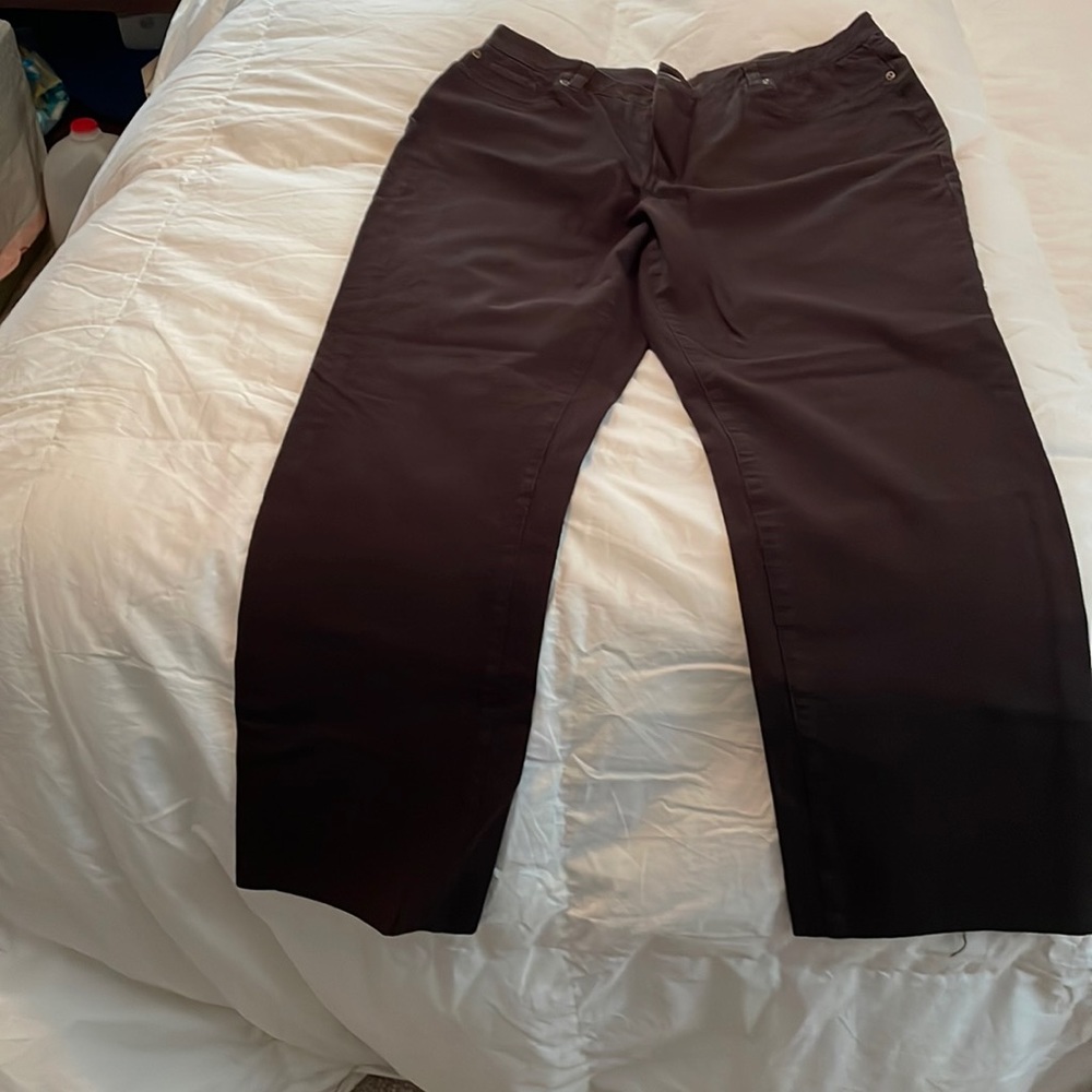 Jeans. Chico’s. Size 2.5 (14/L). Dark brown. Excellent condition.